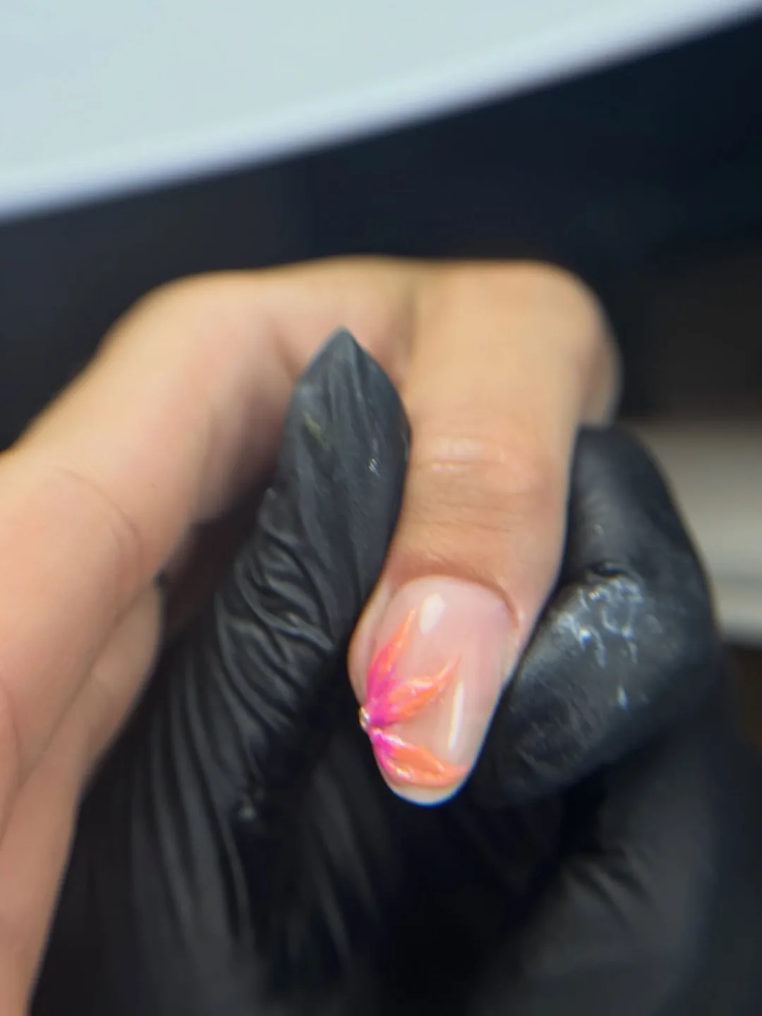 Nail art coquillage, étoile de mer et fleur 3D sur base nude