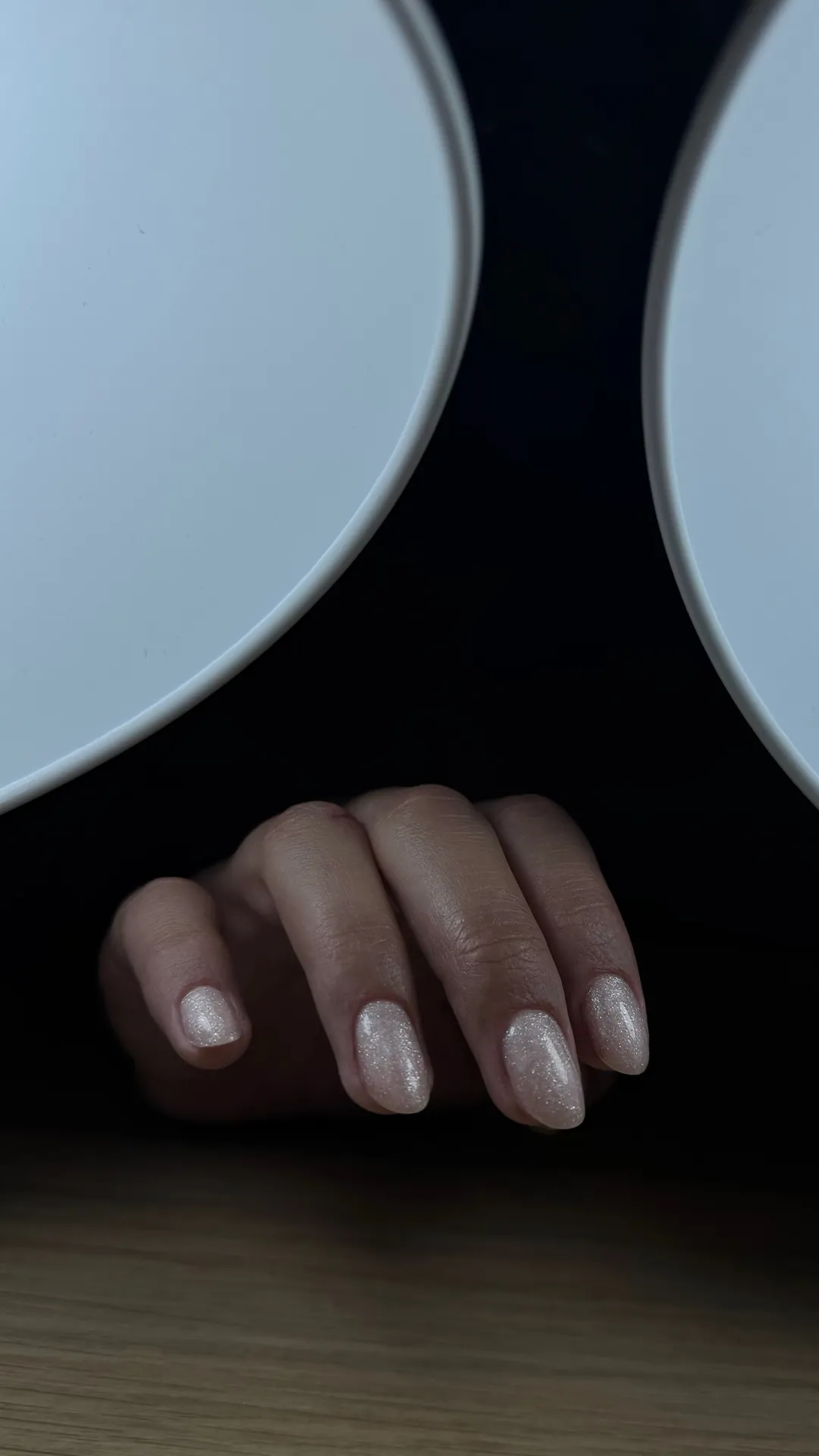 Manucure champagne avec effet miroir