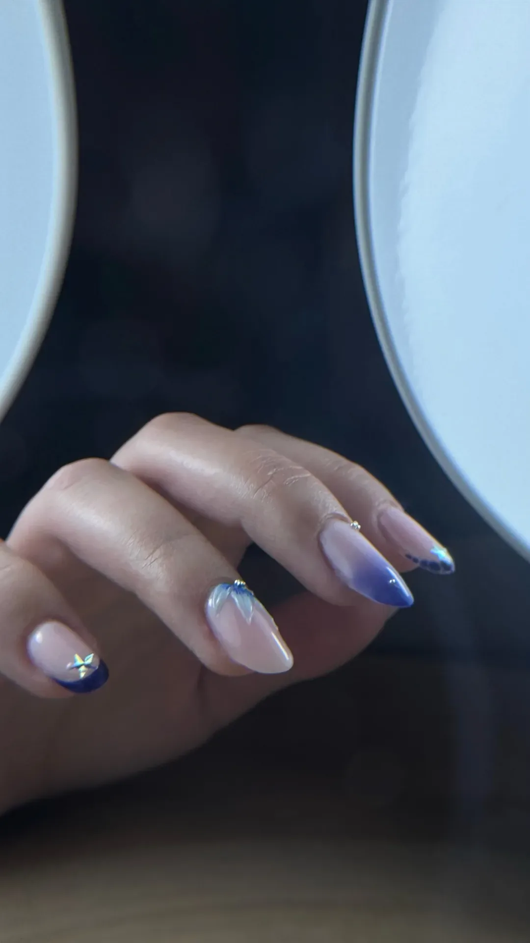 Ongles nude avec french bleue et étoile